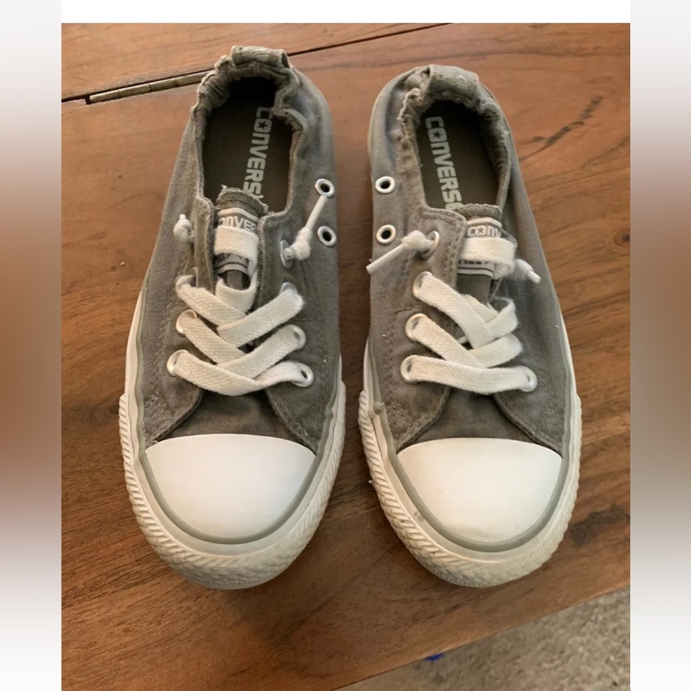 Woman’s converse all star slip on size 5
